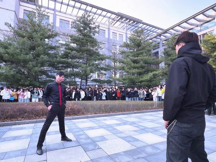 一舞惊鸿惊满座,双雄踏气镇全场
#运镜 #土耳其舞蹈 #校园 #原创 #一镜到底