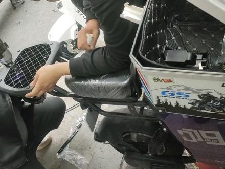 电动车后尾箱和后座尾架安装