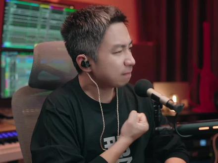 神了,西语专辑碾压一众英文热歌冲上全球榜! 多邻国女士ROSALÍA的新专《LUX》来了,先听三首,已净化,已洗脑,已无限循环。#rosalía #lux #西语歌曲 #reaction