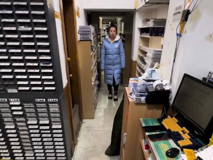 带你第一视角体验干手机配件的一天#手机维修 #生活vlog #100位抖音发光新职人 #光芒闪耀的你