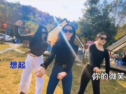 姐妹们约上闺蜜一起跳吧 #零基础学舞蹈 #爱的味道 #火苗舞 #一学就会