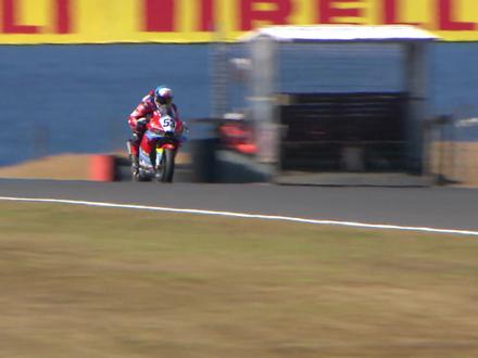 WSBK赛车和量产车有多大区别? WSBK赛车和量产车一样?醒醒#Wsbk #张雪820rr #杜卡迪V4 #雅马哈R1 #塞纳c30