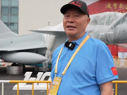 歼-10CE和歼-10C比有啥不同?军事专家:歼-10CE武器挂载能力较强。#中国航展