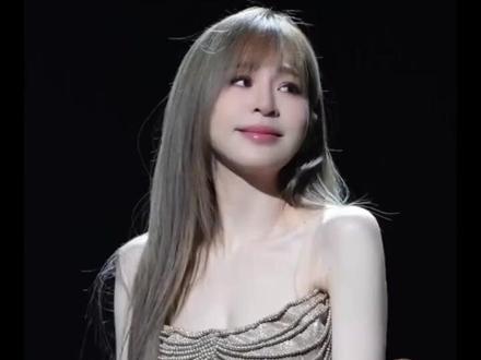 43岁依旧少女!王心凌靠的是3个稳字 很多人会误以为
王心凌的状态
是因为“少女感”
但如果从身体的角度看
她真正厉害的,其实是3个稳字!
#王心凌 #女性保养#保持年轻活力 #叁叁抗老笔记 #保养