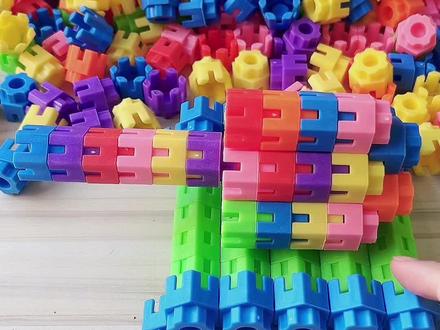 看似简单的六角积木,玩起来却造型百变,快发挥孩子的想象力,给宝贝安排上吧#积木搭建 #六角积木 #益智玩具