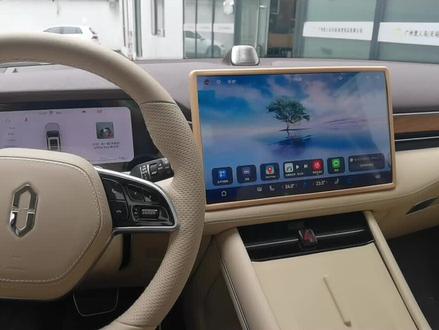 问界m7加油你会不会?大家觉得加油时要不要下电!#问界 #华为汽车 #我与汽车的日常