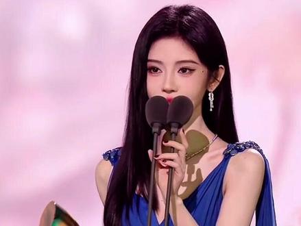 年度风采艺人 #鞠婧祎腾讯星光大赏 #鞠婧祎领奖 #