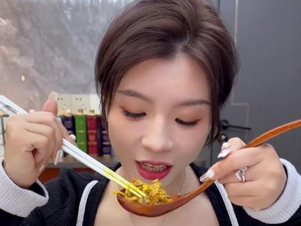 简简单单吃碗百蟹面!好吃,但是废手。#美食趣胃计划 #美食教程