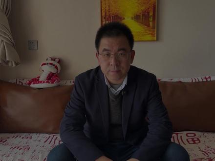 美联储降息背后的秘密 美联储再次降息 25 个基点,把利率压到 3.5%—3.75%。很多人以为降息就是利好,但真相远比新闻说得复杂。利率不仅影响贷款和房价,还牵动企业生死、储蓄倾向、美元走势,甚至左右全球经济。
本期视频,用五个最关键、最容易被误解的真相,带你彻底看懂利率的真正逻辑:
为什么通胀还在高位,美联储却急着降息?
为什么零利率时代,普通人反而更难借到钱?
为什么利率越低,人们越不敢消费?
为什么低利率会养出一批“僵尸企业”?
为什么美联储动一下利率,全世界都跟着慌?
利率从来不是一个数字,而是一套牵动全球的系统。看懂这五点,你就能看懂未来经济的走向。
#美联储降息
#全球经济走向
#利率真相
#美国经济危机
#通胀压力