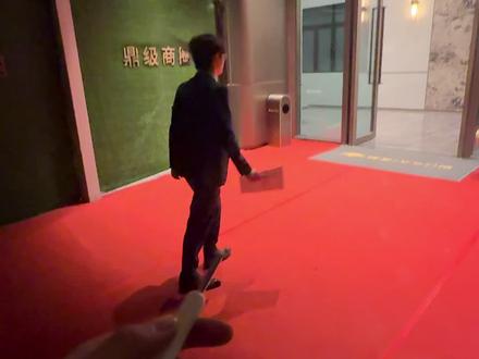 兄弟说用挖耳勺给我拍带客vlog能出片#胆小慎入 #挖耳勺拍大片#今日说法#佛山新房 #抖音推广