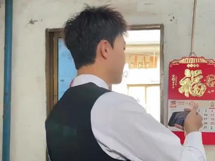 #一人分饰多角挑战 #创作者中心 #创作灵感 考上霸总学校,家人这样叮嘱 #校园生活 #学生日常 素材来源于:@刘二朵