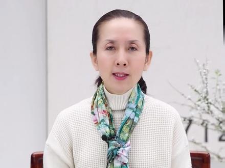 用手容恭的方式来使用盖碗,也充分的表达了茶人内心的恭敬 #茶修王琼 @DOU+小助手 @和静茶修学堂