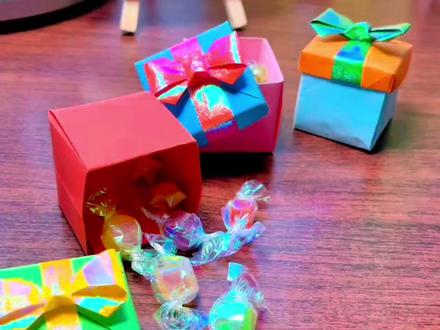 圣诞折纸礼物包装盒,教程超简单,只需两张纸,教你制作出漂亮的礼物盒子#手工折纸 #折纸教程 #亲子互动 #圣诞节 #折纸