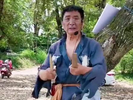 #公园散步随拍 #彩调传承人:唐玉刚老师