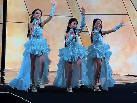 #歌曲小板凳 #母亲节 #童声合唱#谢娜演唱会#张杰女儿@DOU+小助手