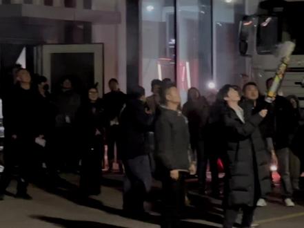 嘉祺杀青快乐!小白杨杀青啦🫡#热门 #马嘉祺 #我们生活在南京 #杀青