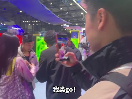 原来冠军夫妇私下里也会来逛家电展,携手把日子过成诗的样子真的幸福住了! #徐梦桃夫妇现身上海AWE展会#AWE2026 #TCL