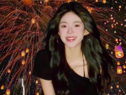 跨年预制照p图教程来咯#醒图 #跨年美照我先预制上 #醒图创作者 #新年预制照 #跨年预制照 醒图烟花特效教程 烟花p图教程 七彩祥云烟花背景图 七彩祥云烟花p图 跨年烟花写真p图