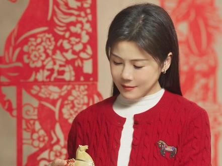 被骗了那么多年,除夕夜居然没有团圆饭❗️ 最早的除夕,其实是一场“精神大扫除”
后来才慢慢有了守岁、年夜饭。
年兽传说?那是明清才慢慢丰满起来的童话。
从敬畏到温情,从驱邪到守亲
除夕演变的背后,是我们对“家”越来越深的眷恋。
今晚,你是守岁的那一个吗?
#除夕 #冷知识 #年俗 #传统文化 #过年