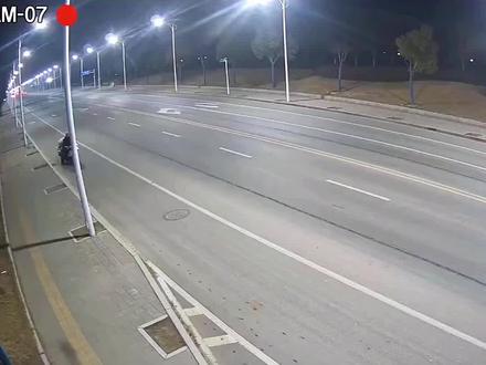 大爷:得亏会功夫,要不然就躺平了! #搞笑视频