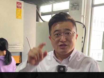 自动打磨和手动打磨的区别是什么?其实自动打磨和手动打磨原理类似于喷砂工艺,打磨主要目的是去除产品表面的刮痕与毛刺,手动处理能清理到自动处理不了的地方。#源头实力厂家 #工厂实拍视频 #五金工具 #好物推荐🔥 #金属表面处理 #劳保手套 #表面处理 #打磨