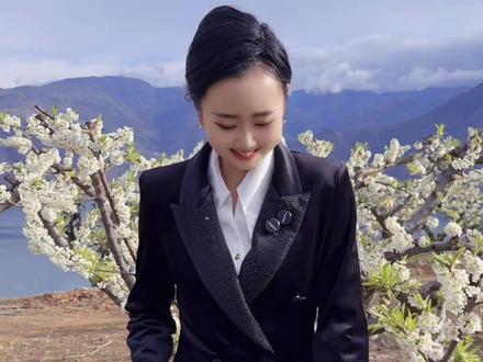 经历婚姻人间疾苦,不留遗憾,解脱后做回自己,自在从容,才是男人最好的活法。#女士们先生们 #放下执念 #找回自己 #人生感悟 #雅安李莎