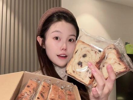 管理期代餐厚切西梅全麦吐司!湿湿软软的巨好吃~真全麦做的 上面满满的全是西梅果肉#津滋味 #西梅全麦吐司 #吐司面包 #管理期