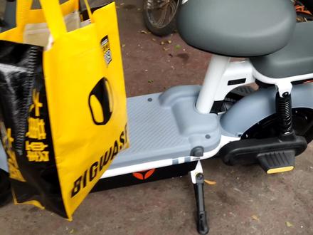 雅迪电动车后座垫的拆卸方法之…… #电动车 #自行车维修 #电动自行车 #雅迪电动车