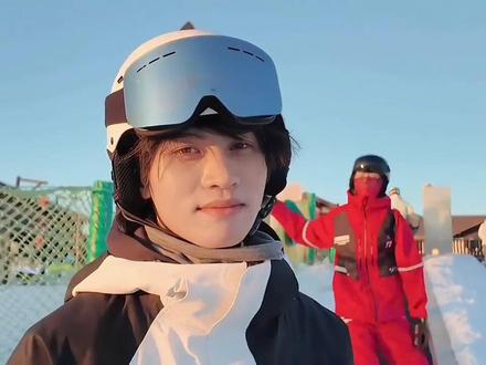 啊啊啊滑雪vlog也太甜了吧#云旗 #郝熠然#滑雪 #单板教学