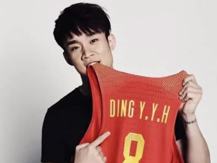 丁彦雨航正式退役,结束了自己的职业篮球生涯!中国篮坛也再无四字外援。#丁彦雨航 #丁彦雨航正式退役 #丁彦雨航退役