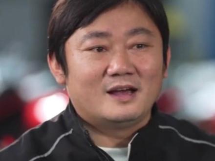 #张雪 :#张雪820rr 新手禁令我做得很棒,大排量#摩托 让人兴奋也危险。如果能促成驾照分级,是功德一件