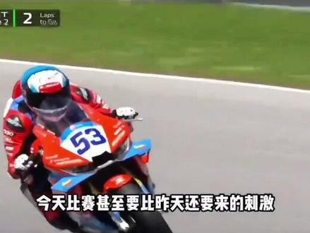 背靠背冠军,牛#张雪机车 #摩托车竞速 #巅峰对决 #机车赛事