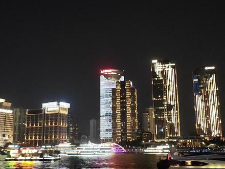 上海轮渡东复线 打卡黄浦江夜景
复兴东路渡口<——>东昌路渡口
如果人多的话 就靠边等下一趟 一定要上甲板上 可以更好的看到夜景#上海轮渡 #上海两元轮渡 #沪漂 #黄浦江夜景 #外滩夜景