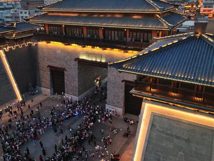 总要来一趟曹魏古城吧
#古城夜景 #古建筑之美 #三国文化旅游周 #许昌 #许昌航拍