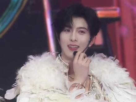 我们邱邱要掉小珍珠了🥺
#邱鼎杰 #desire4曼谷演唱会