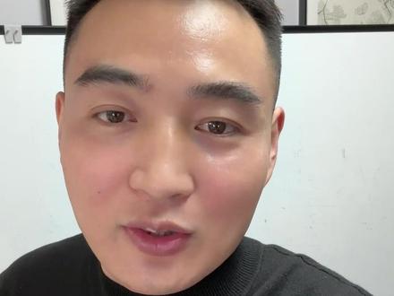 纹黑臂这哥们,肠子都悔青了。#洗纹身