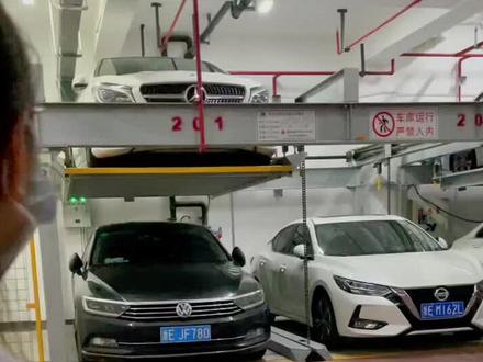 我才懂原来升降车位是这么玩的,我一直以为是电梯一样,或者像风车一样的#地下停车场 #点亮好奇心