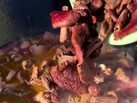 应该只有云南人才懂这锅的含金量吧 #大红菌炖土鸡 #农村美食 #我的乡村生活