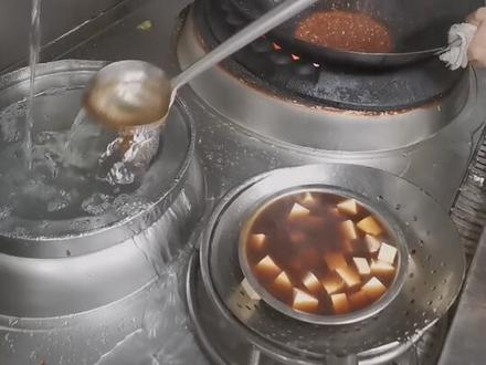 #厨师 ##厨师懂厨师 厨师为什么炒菜会一直开着水呢?#抖音创作者学院