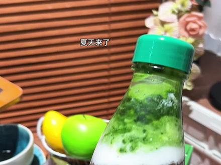 #王饱饱 羽衣甘蓝➕奇亚籽➕酸奶,这个搭配真的绝了,好好喝,满满膳食纤维和高蛋白,怪不得小仙女都爱喝它#羽衣甘蓝#奇亚籽#奶昔#仙女都在喝什么