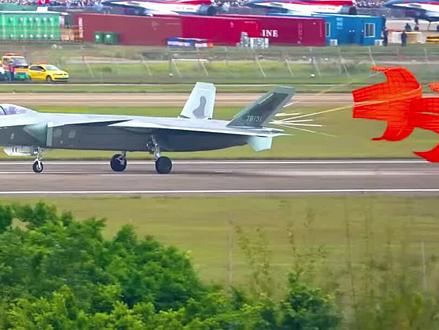 外国人笑话我们国产歼20战机,都第五代战斗机了,降落还用减速伞 #战斗机 #歼20战机 #军事 #涨知识