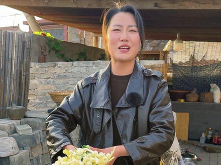 留住春天田野里的小蒜最好方式就是把它熬成酱,什么时候都能吃。 #农村生活 #抖音美食创作者 #小蒜酱 #乡村味道 #新农人计划2026
