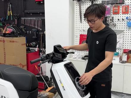 NX马拉松简单讲解。马拉这款车终于到店了,跟随刘师傅视角看看马拉松配置如何。#高端智能就选小牛 #NX马拉松 #NX风速 #小牛电动#马拉松电池