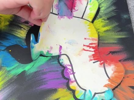 马年一起画超简单的《发光的小马》吧!
#手工diy制作 #新年主题画 #马年主题画 #新年手工 #人类幼崽成长计划