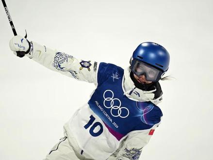 谷爱凌大跳台预赛被压分了吗? #米兰冬奥会 #荣耀时刻