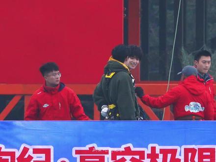 勇敢的人先享受世界#刘耀文#蹦极 #宇宙闪烁请注意