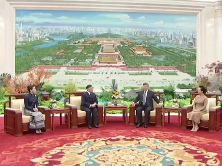 习近平:很高兴同哇集拉隆功国王再次见面,欢迎你对中国进行国事访问。