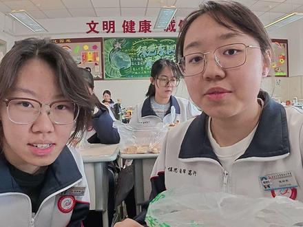 属于高中生的“食不言”?!史上最好笑的吃播来袭! 前右@Hongover_Iu 后左@Q-LuLu 后右@嗯嗯好的
感谢大家愿意看我们的视频!
均为休息时间拿大疆拍摄,大家都是好朋友,拍摄过程中没有任何人受伤!
发出来纯粹是觉得好玩嘻嘻嘻嘻嘻
#校园生活 #食不言