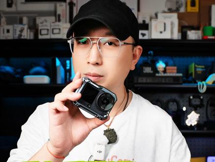 没有万能参数!Action6新手必看,给你一套稳妥的设置 🎬 Action 6 新手参数第一期 · 通用设置篇来了!
再次强调:没有万能参数! 但这份设置能帮你避开80%的坑,快速上手拍出清晰好片。
⚙️ 核心设置(照这个抄):
码率:无脑选「高」,保留更多细节
分辨率:4K 0帧(兼顾画质与容量)或 4K60帧(运动场景)
曝光:新手选自动,ISO控制100-800(日常)~100-3200(夜景)
色彩:选「普通10bit」,别碰Dlog-M自找麻烦
增稳:开「超强增稳RS」+「畸变校正」
画幅:选「自由裁切」方形,后期横竖随意剪
📌 关键提醒:
手动挡玩家:快门速度=帧率×2,ISO尽量不超3200
白平衡新手选自动
先拍起来,再慢慢调,别被参数困住创作的手脚
#大疆action6 #action6参数 #运动相机参数 #action6新手设置 #运动相机