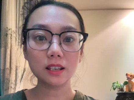 投资小白成长记丨储备资产来了解一下吧 储备资产Reserve Assets是国家经济安全和金融稳定的重要基石,一国的国际收支出现逆差时,该国可能会动用其关方储备,通过支付黄金,外汇或特别提款权来平衡逆差。此外,中央银行有时会在市场上买卖官方储备资产以稳定本币汇率,如果该国希望支撑本币币值,可能出售外币或黄金来购买本币,促使本币需求增加,汇率上升。
1、外汇储备Foreign exchange reservese 包括外外币现钞、以外币计值得存款、债券及其他金融工具,通常情况下外汇储备源于贸易顺差和资本流入。
2、货币性黄金monetary gold
3、特别提款权SDRs是由国际货币基金组织(IMF)创设的国际储备资产,目的是提供一种更稳定、可靠得国际流动性来源。它得价值以一篮子主要国际货币为基础确定,即美元、欧元、人民币、日元和英镑
4、一国在国际货币基金组织中的储备头寸reserve positon in the Fund 是指该国在基金组织的金融债权部分。是该国认缴份额(一国在成为基金组织成员时向其缴纳的资金或资产数额)中可供其随时动用的那部分金额综合,减去该国在基金组织尚未偿还的借款金额。
#投资小白成长记 #储备资产 #未来富婆 #经济学小课堂 #金融